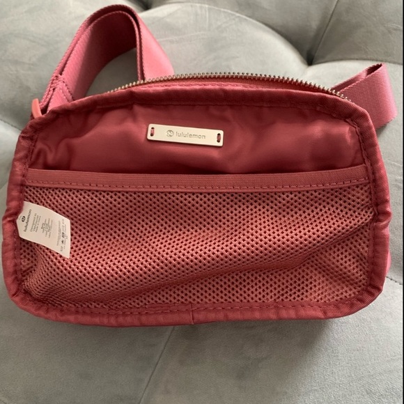 Lululemon Everywhere Belt Bag Cherry Blossom Tint OG Original - Picture 9 of 12